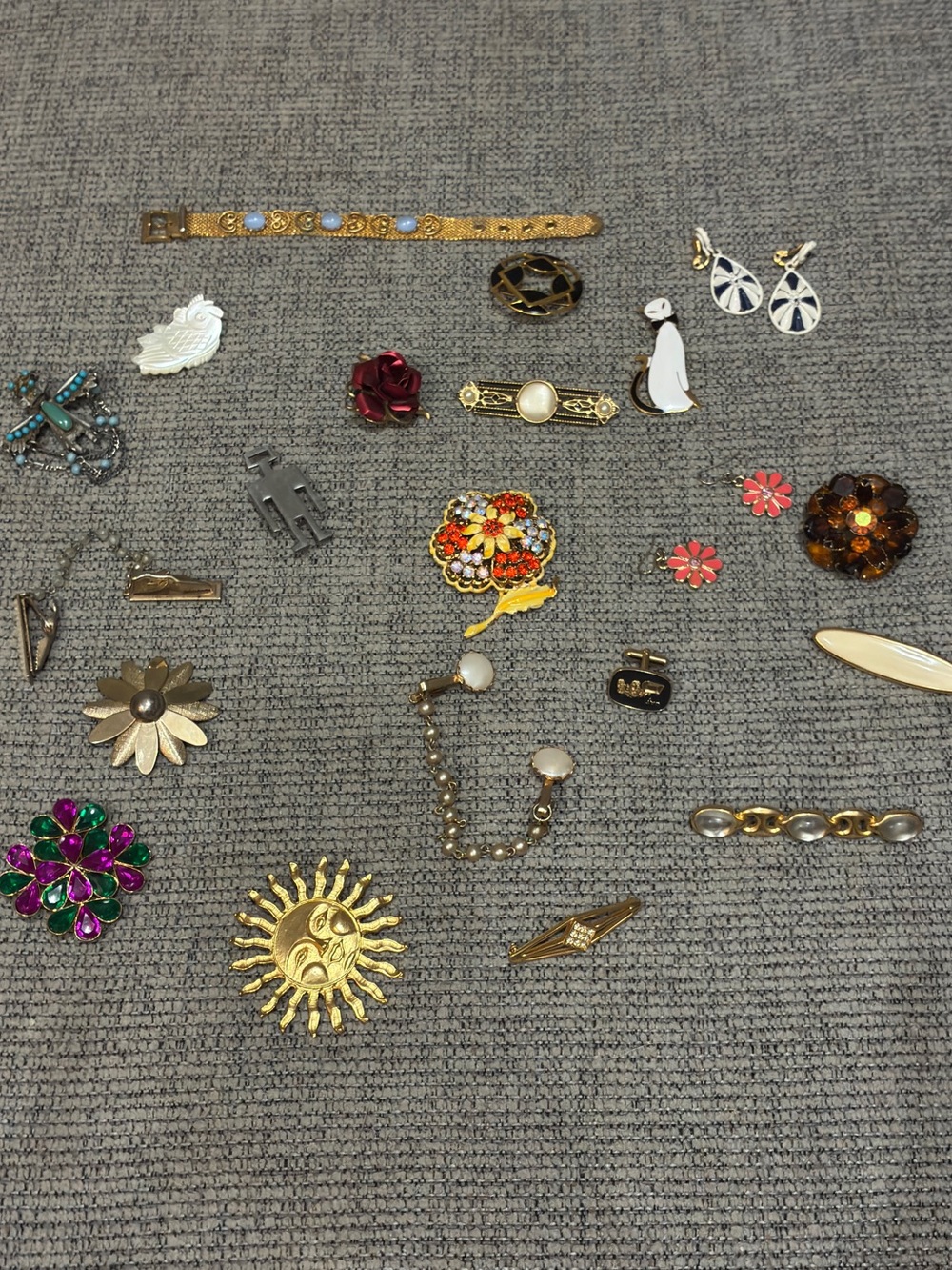 Lot of Vintage Jewelry Monet, Sarah Cov and more - Picture 1 of 13
